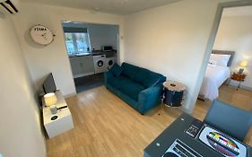 The Drum Room Holiday Apartment Near Horsham