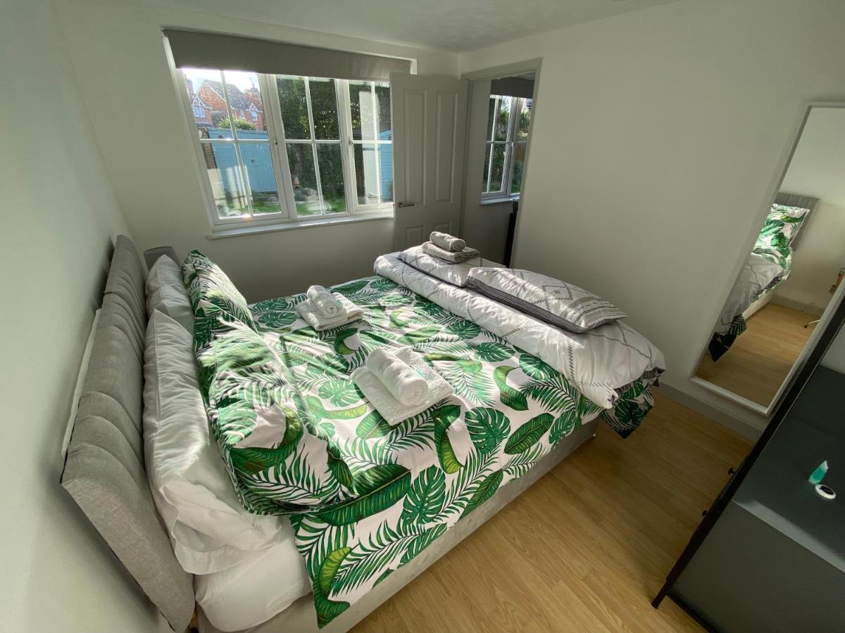 The Drum Room Holiday Apartment Near Horsham Southwater Exterior photo