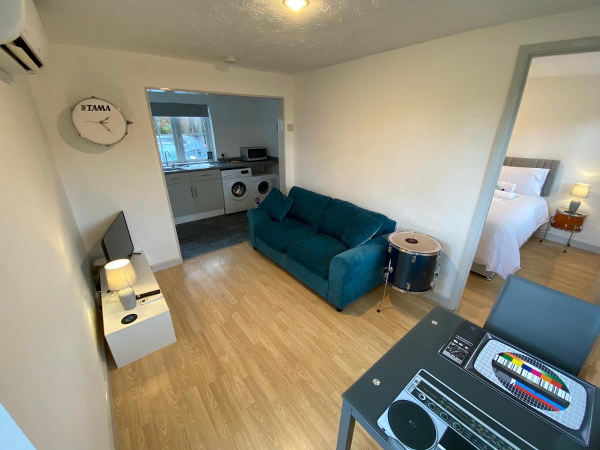 The Drum Room Holiday Apartment Near Horsham Southwater Exterior photo
