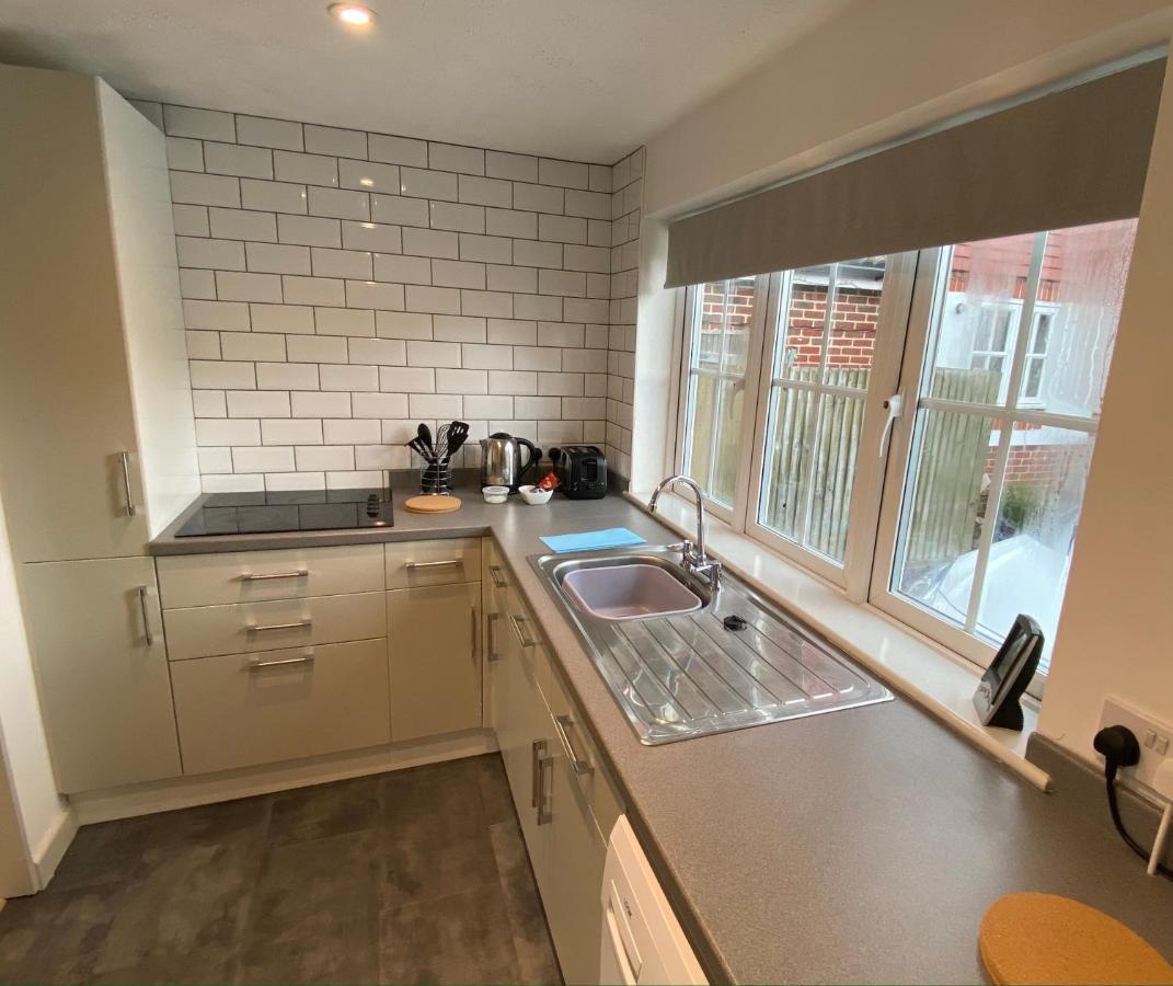 The Drum Room Holiday Apartment Near Horsham Southwater Exterior photo