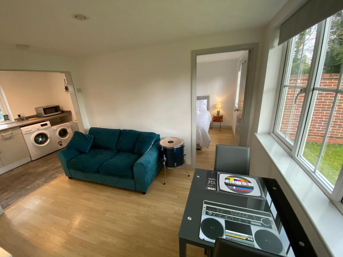 The Drum Room Holiday Apartment Near Horsham Southwater Exterior photo