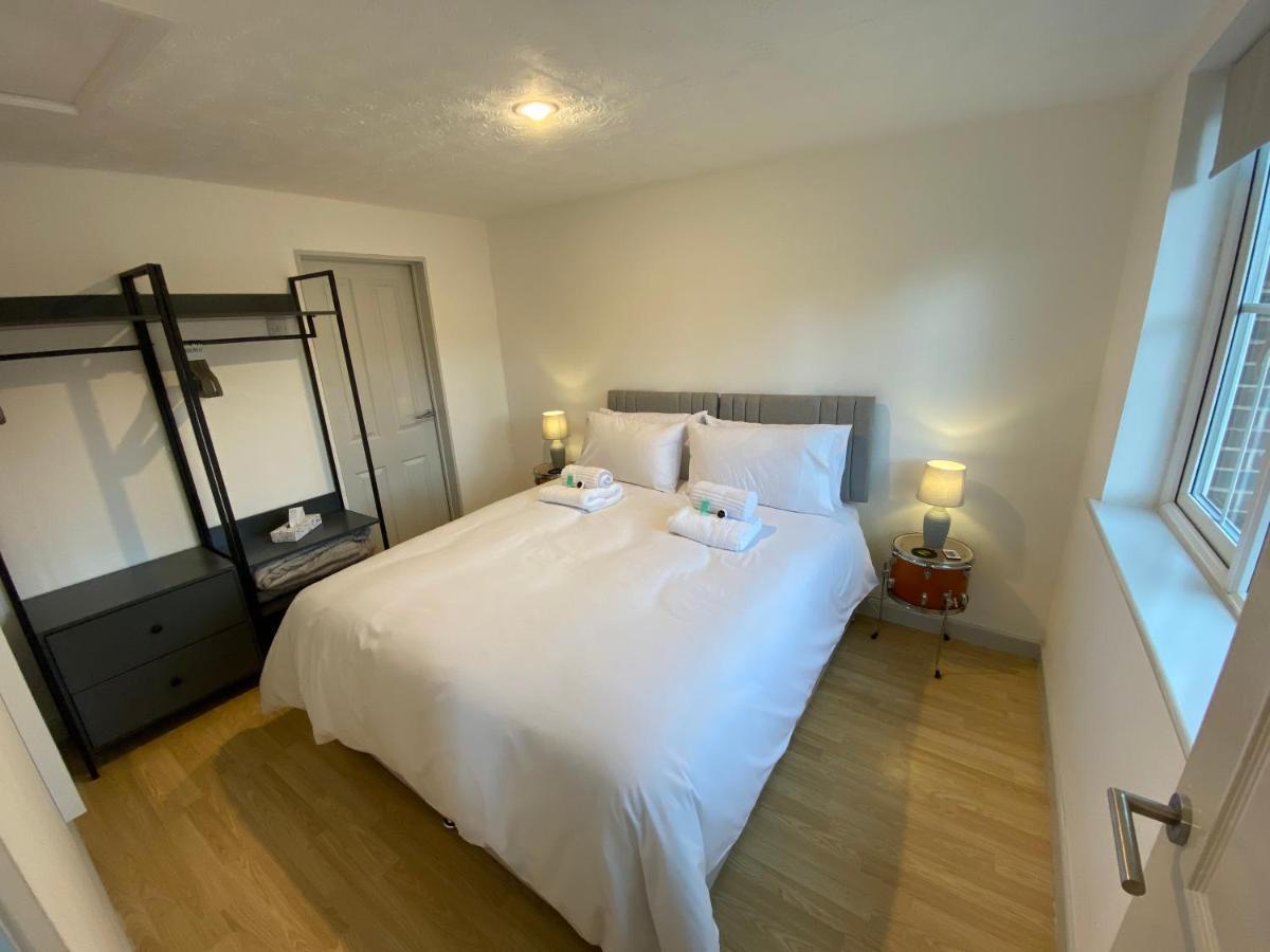 The Drum Room Holiday Apartment Near Horsham Southwater Exterior photo